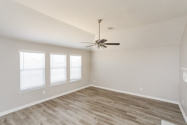 Building Photo - 351 Tioga Dr