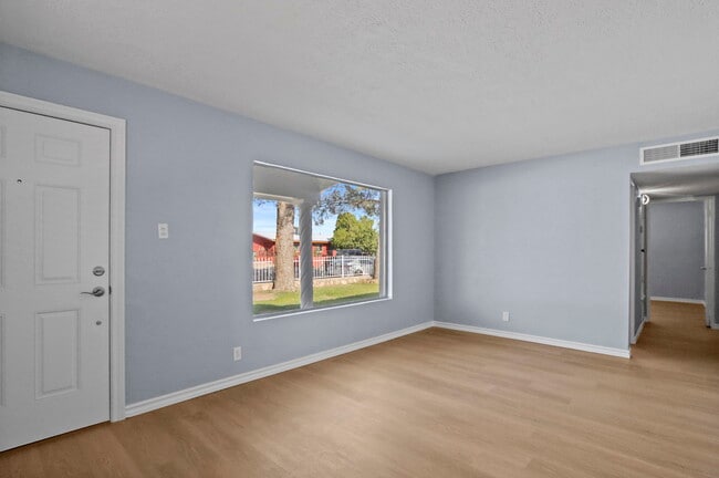 Foto del edificio - 390 Arvin Cir