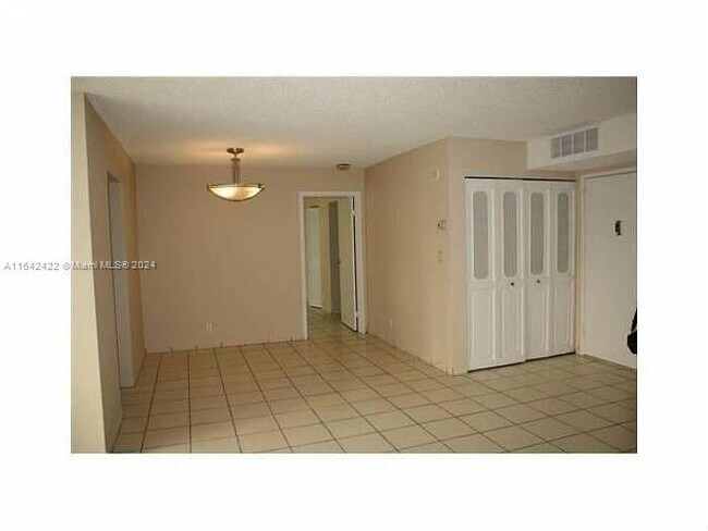 Building Photo - 17011 N Bay Rd
