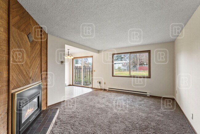 Building Photo - 208 W 13th Ave