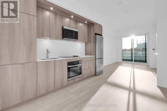 Photo du bâtiment - 60 Central Park Roadway