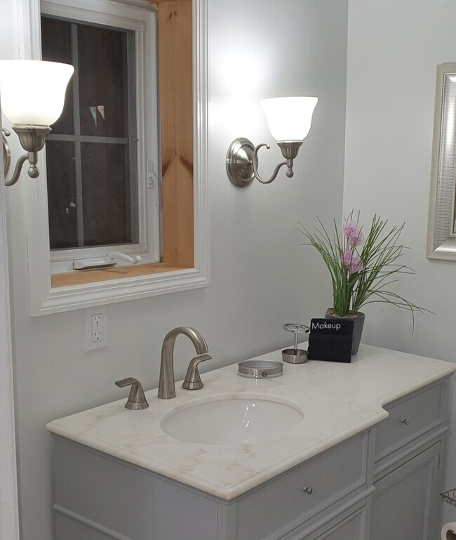 Baño habitación 2 - 89 N Main St