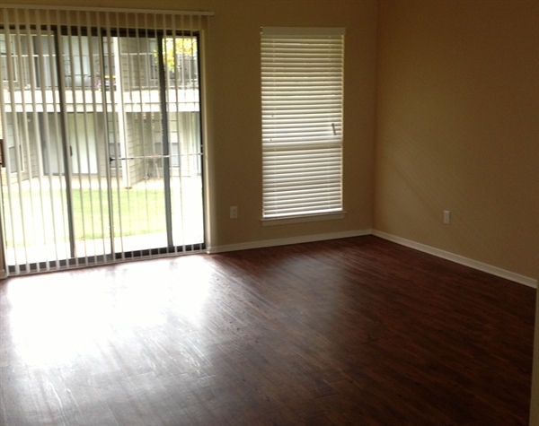 Comedor - Whispering Oaks Apartments