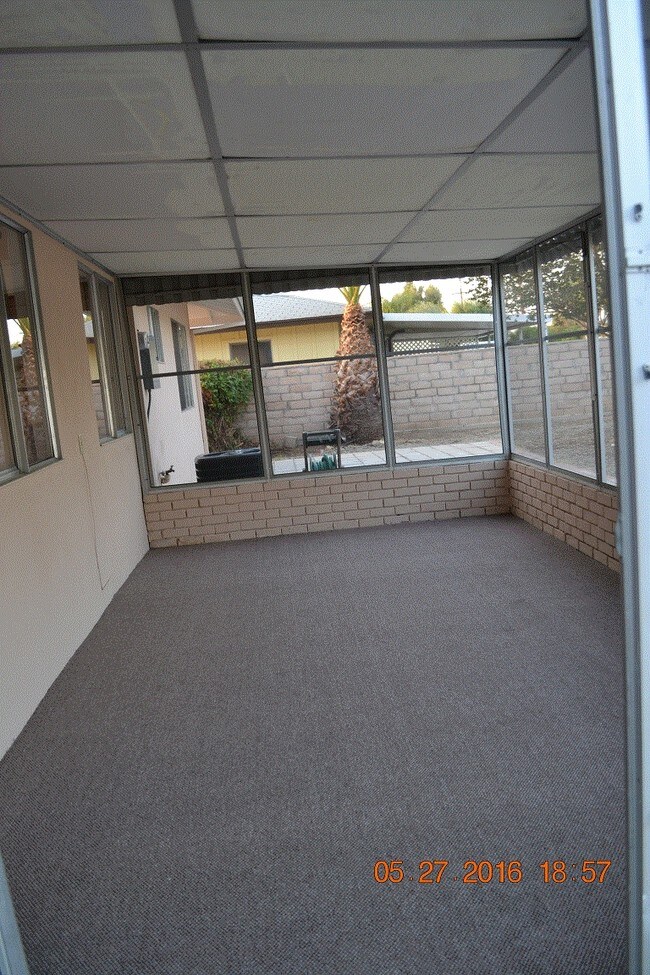 Building Photo - 28820 Glen Oaks Dr