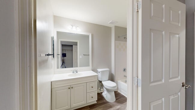 Interior Photo - 14 North