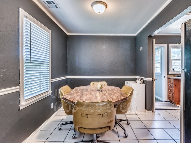 Foto del edificio - 906 N Lilac Ln