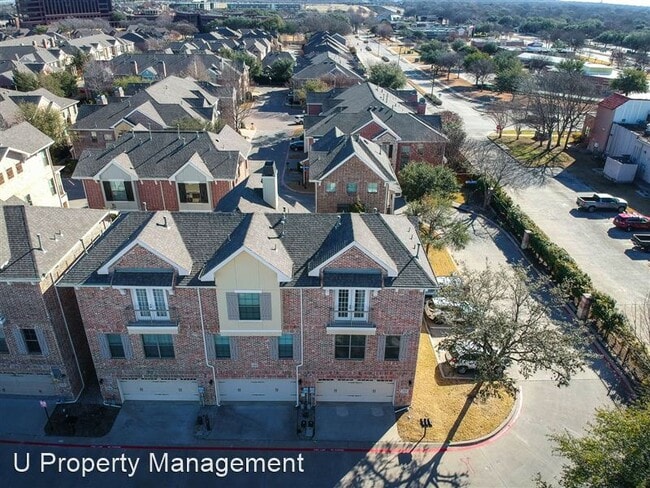 Building Photo - 2002 Azure Pointe