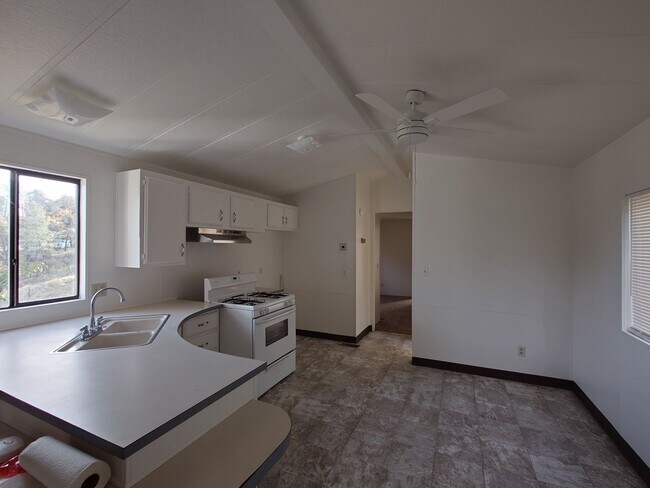 Foto del edificio - Modular Home with Available Pasture