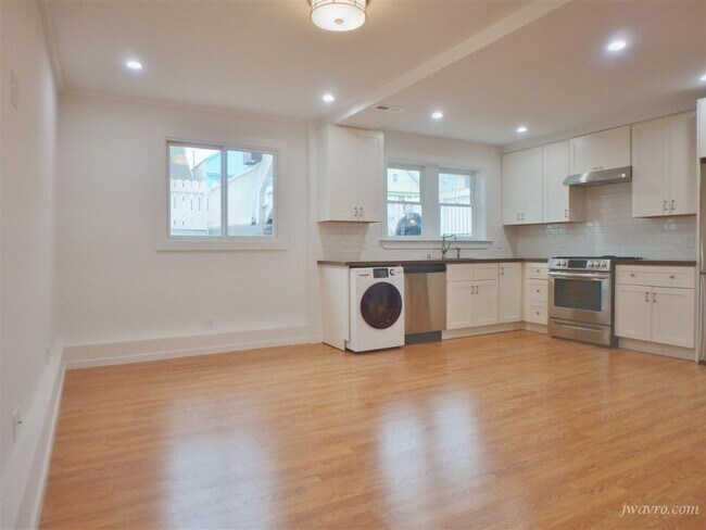Foto del edificio - 1459 Revere Ave