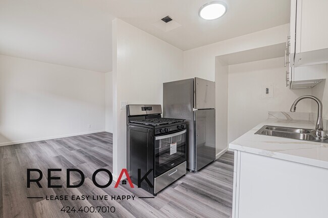 Foto del edificio - Sun-Drenched One Bedroom with Stainless St...