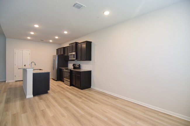 Foto del edificio - 808 Friar Tuck Dr