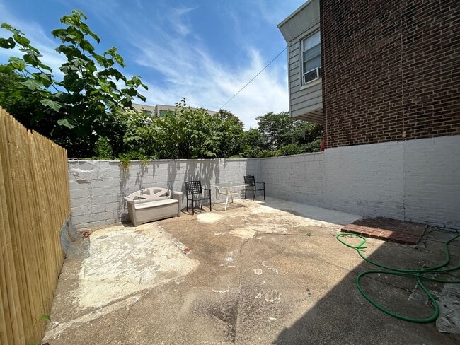 Building Photo - 329 Reed St
