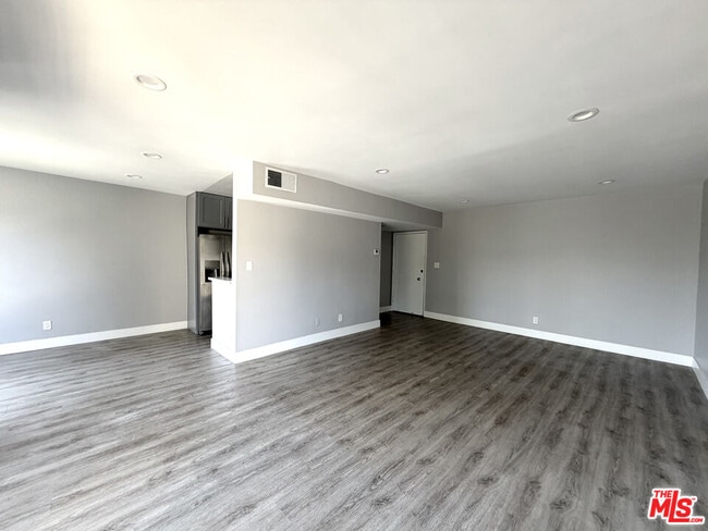 Building Photo - 711 Orange Grove Ave