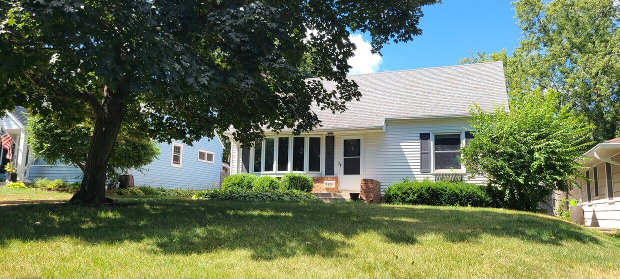 Front - 6008 Oaklawn Ave