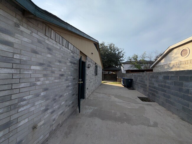 Foto del edificio - 1514 Drake St