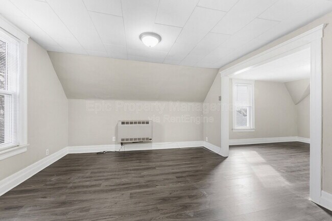 Foto del edificio - 332 Goddard Rd