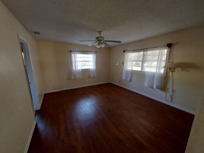 Foto del edificio - 4929 E Shady Acres Dr