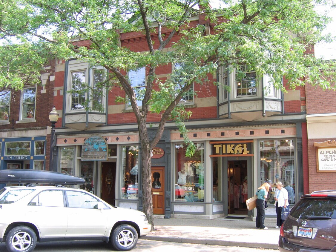 Primary Photo - 8 W 8th St