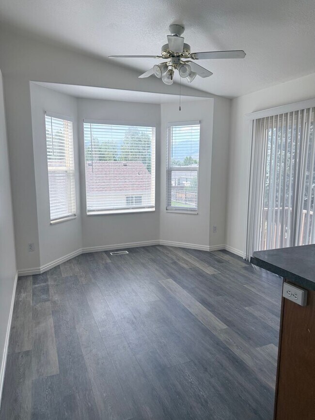 Foto del edificio - Gorgeous 4 bed 2 bath home in Heber