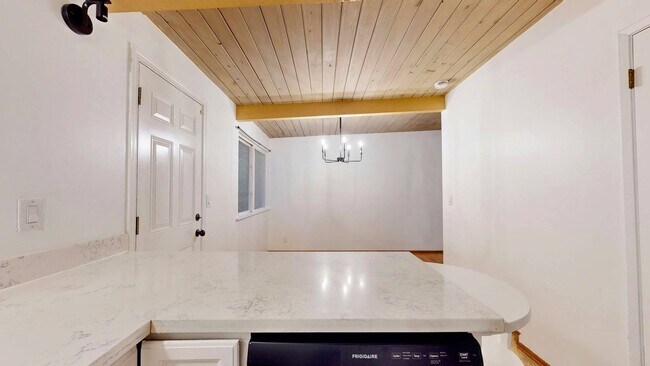 Foto del edificio - Available April 1 in Richmond Highlands