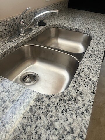 Building Photo - 205 Autumn Pine Dr