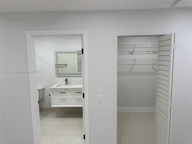 Building Photo - 1560 Canary Island Dr