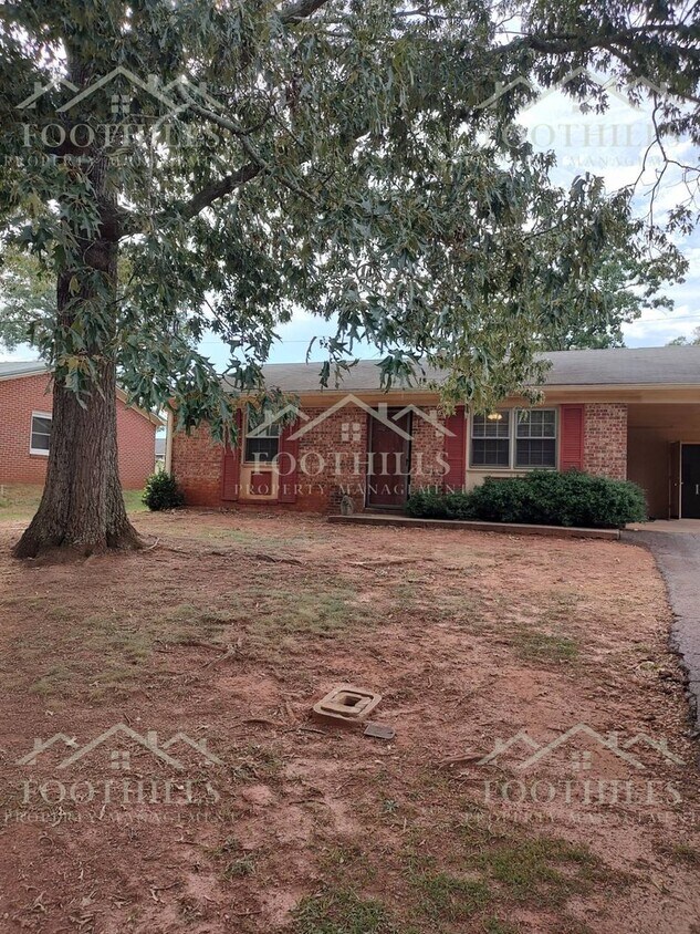 Foto principal - 3-Bedroom Rental Near Anderson University