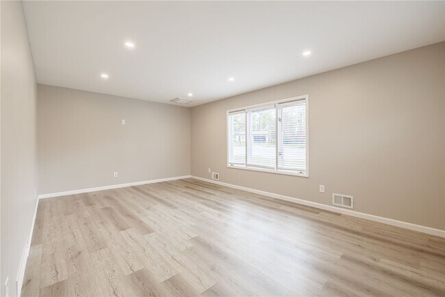 Building Photo - 27 Homestead Dr