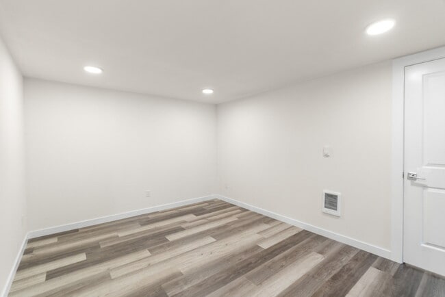 Building Photo - 2843 Harold Dr SE