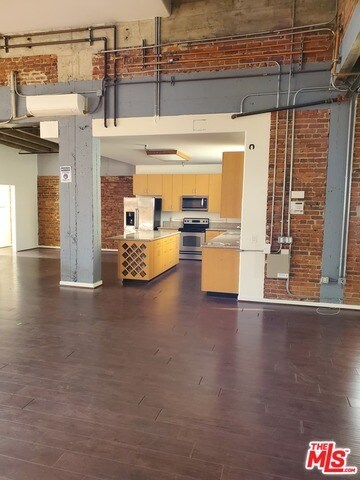 Building Photo - 711 S Olive St