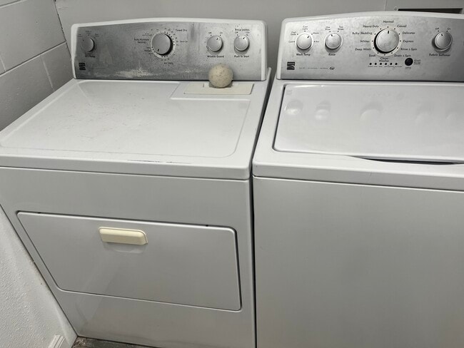 Foto del edificio - 2115 Continental Blvd