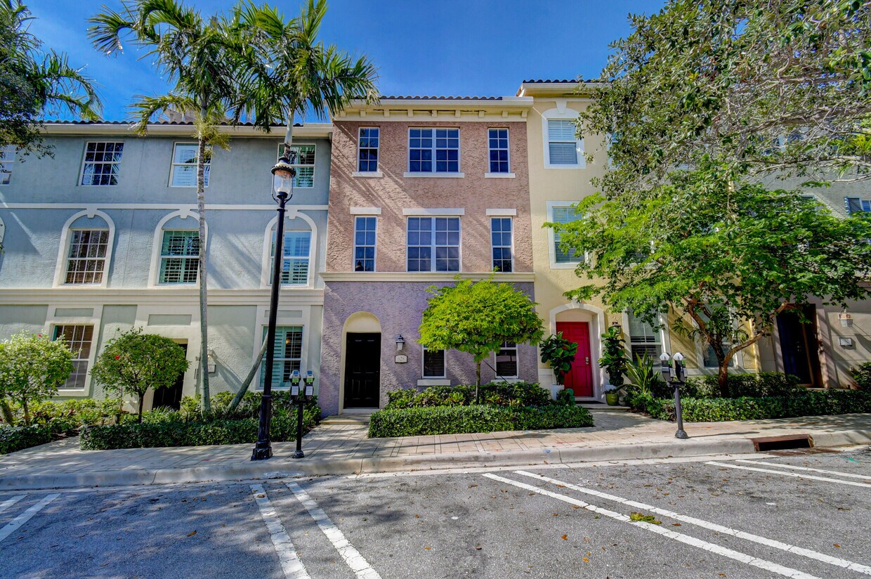Primary Photo - 628 Fern St