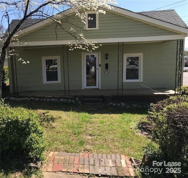 Primary Photo - 213 W King St