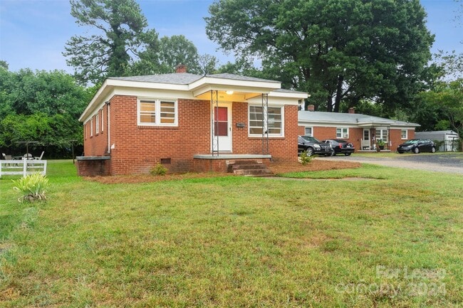 Foto del edificio - 1315 Commercial Ave