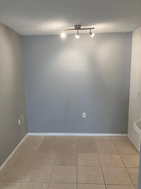 Foto del edificio - 1401 Village Blvd