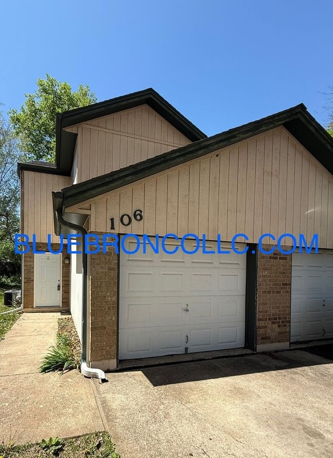 Building Photo - 106 SW Oxford Pl