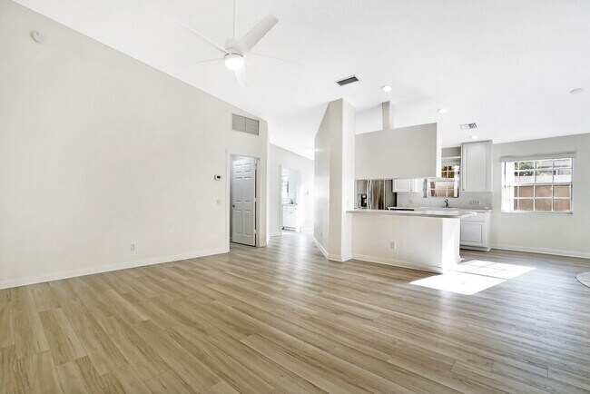 Building Photo - 8128 Montserrat Pl