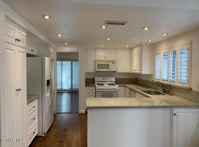 Foto del edificio - 924 Thistlegate Rd