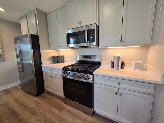 Building Photo - 12002 Calgary Lp