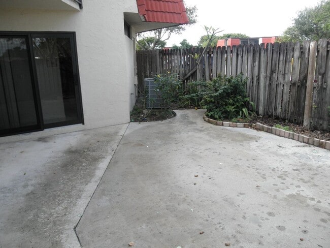 Building Photo - SOMERSET