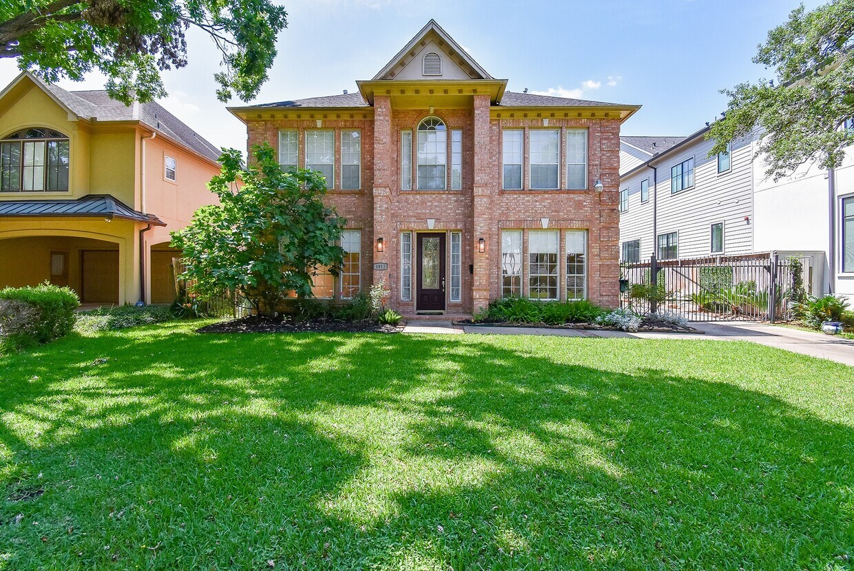 Foto principal - 4813 Holly St