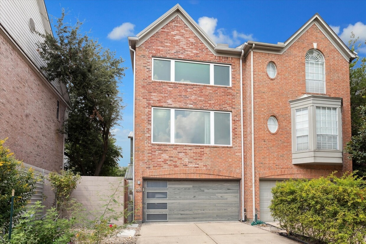 Foto principal - 1222 Marconi St