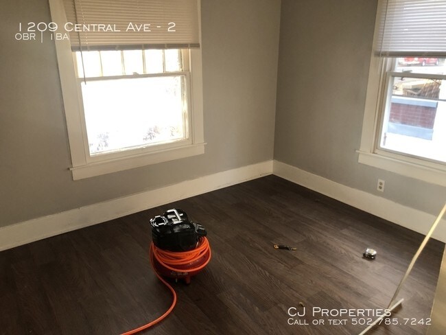 Building Photo - 1209 Central Ave, Unit 2 Apartment