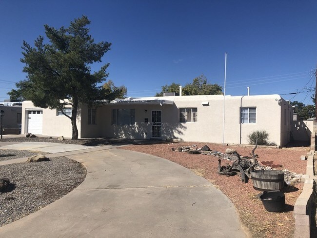 Foto del edificio - Beautifully Remodeled 4 bedroom home!