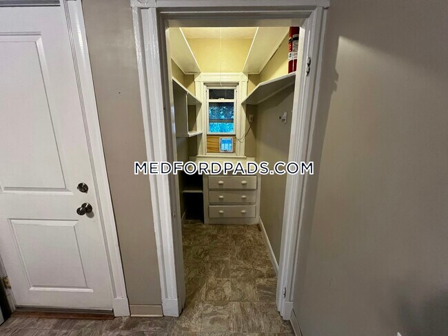 Foto del edificio - 130 Princeton St