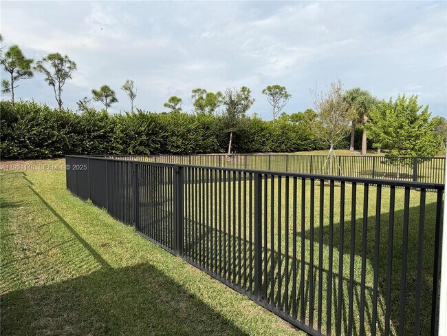 Foto del edificio - 400 SE Mulberry Wy