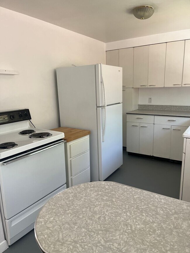 Foto del edificio - 130 SW Canyon Dr