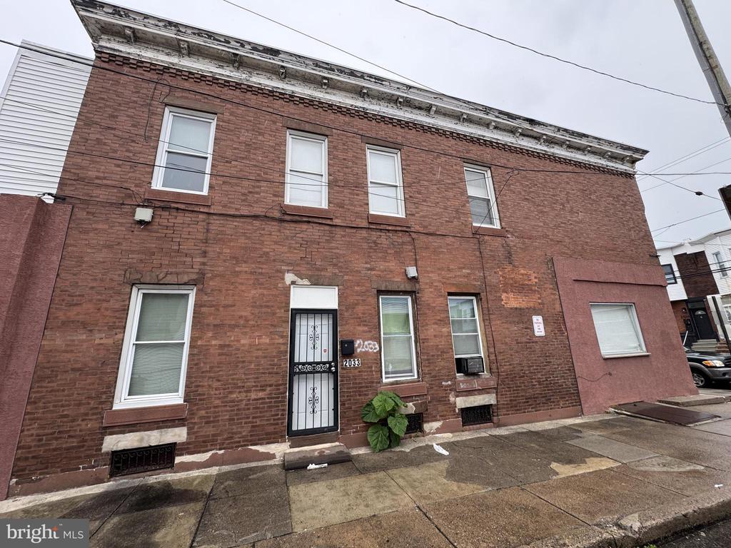 Primary Photo - 2033 McKean St