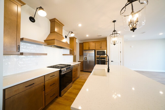 Building Photo - 108 Iris Ct