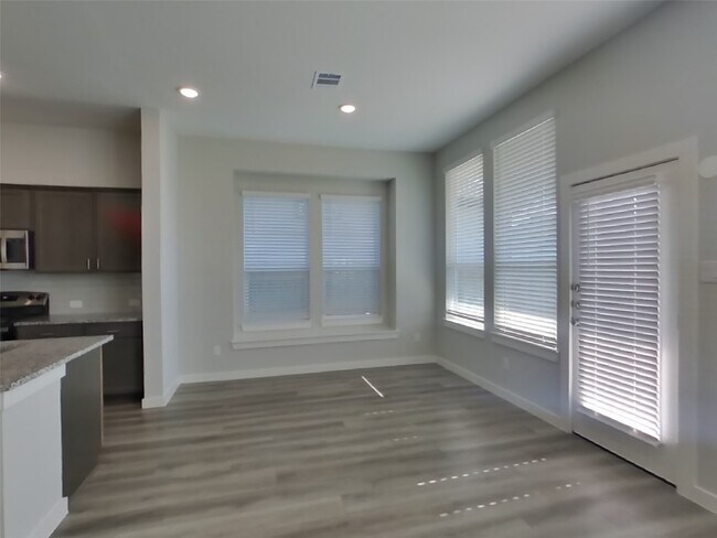 Foto del edificio - 2350 Cohorn Trl